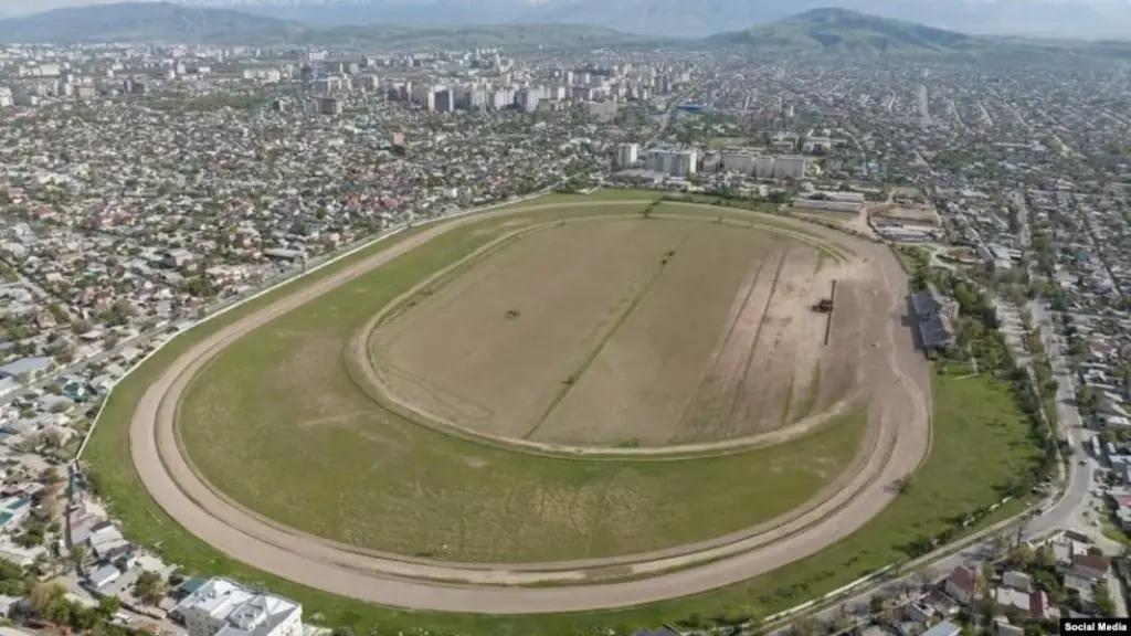 В Бишкеке 16 мая пройдет аукцион по продаже ипподрома «Ак-Кула»