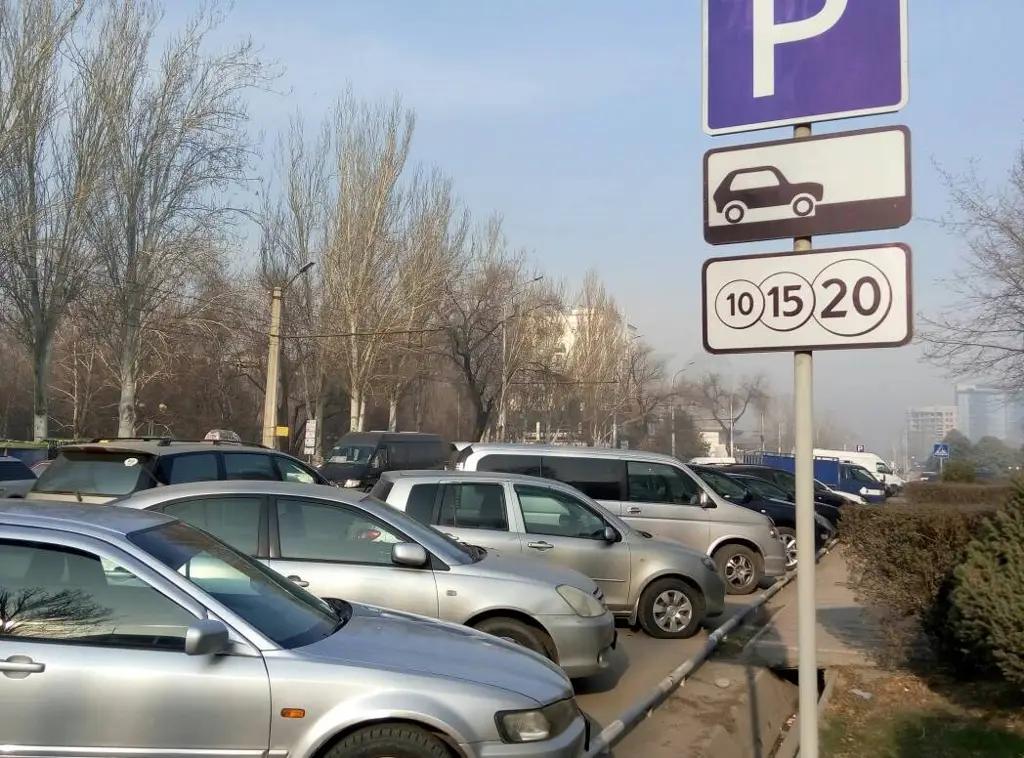 Стоимость парковки в Бишкеке может достигнуть 100 сомов
