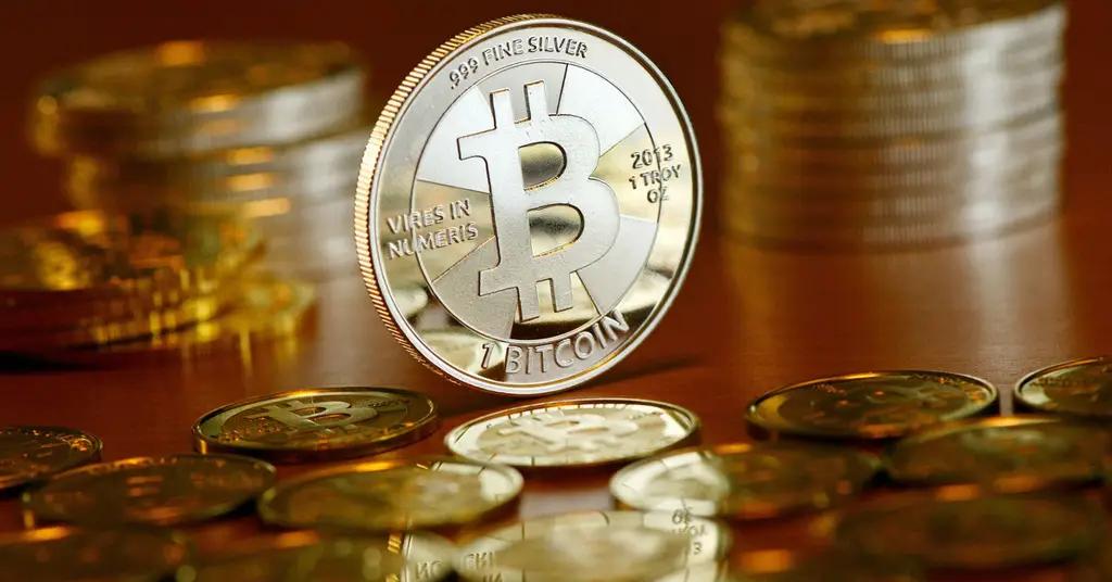 Биткоин потерял 5.5% после разделения на две криптовалюты