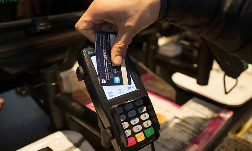 Микрокредиткам разрешат выдавать займы в безналичной форме