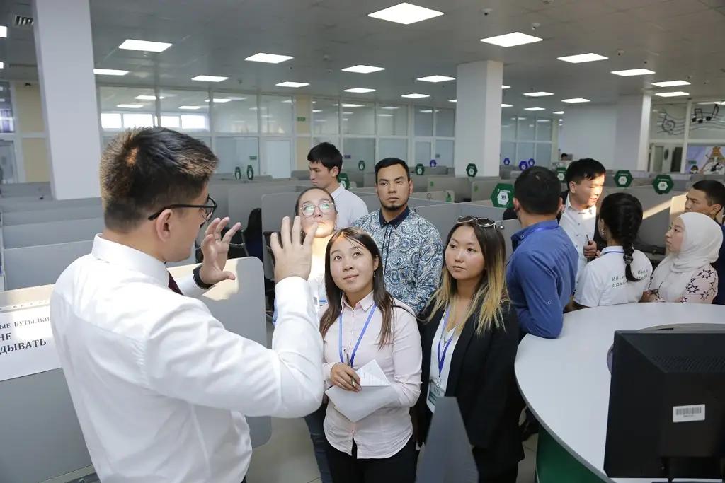 Экскурсия в MegaCom для слушателей Высшей политической школы