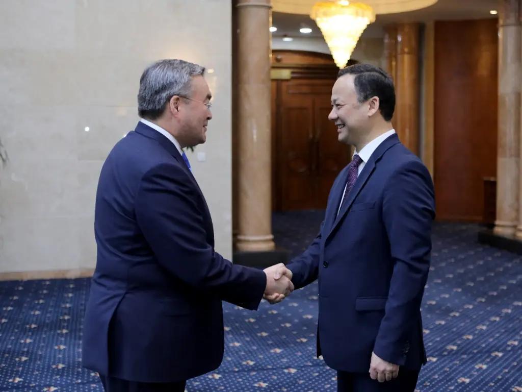 Кыргызстан и Казахстан активизируют работу по устранению барьеров в торговле