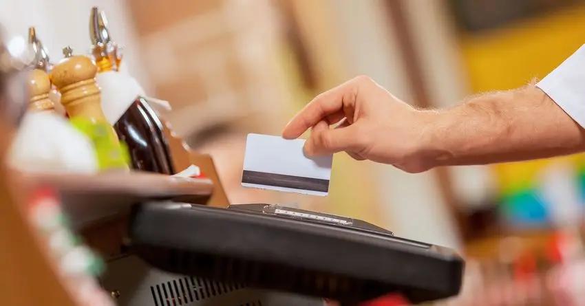 Первый рейд НБКР и Госантимонополии по магазинам: POS-терминалы оказались лишь у 4 из 10 точек