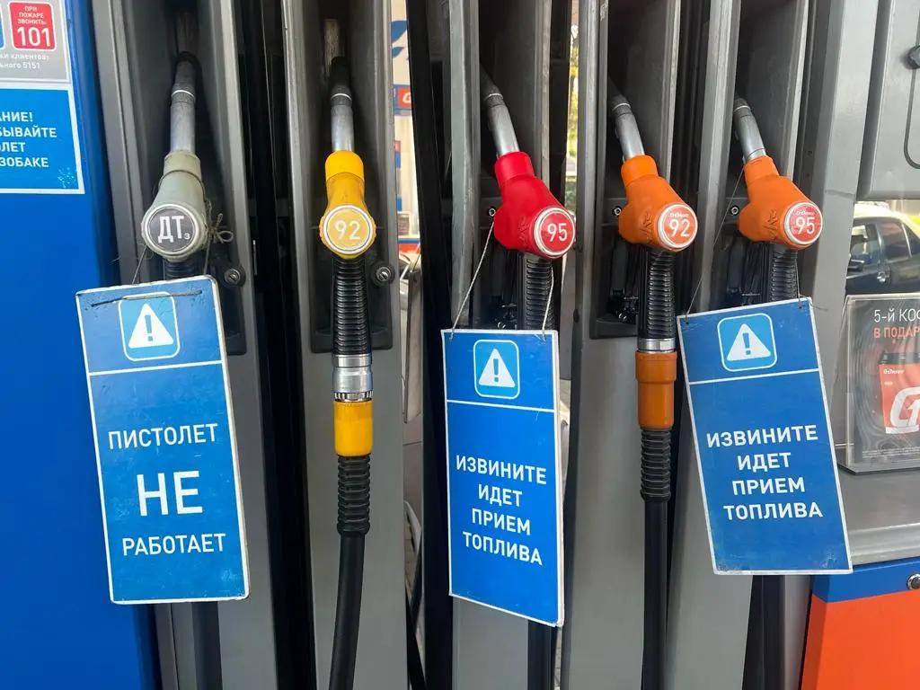 На заправках по-прежнему нет АИ-95. А на некоторых и дизтоплива