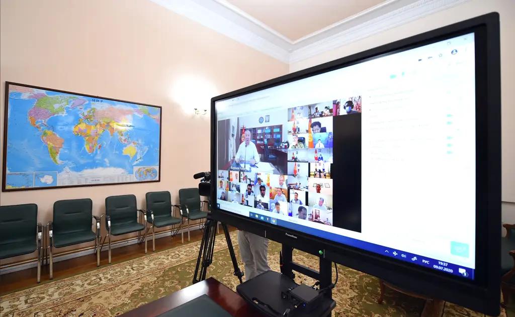 Необходимо увеличить запас лекарств в регионах — Боронов