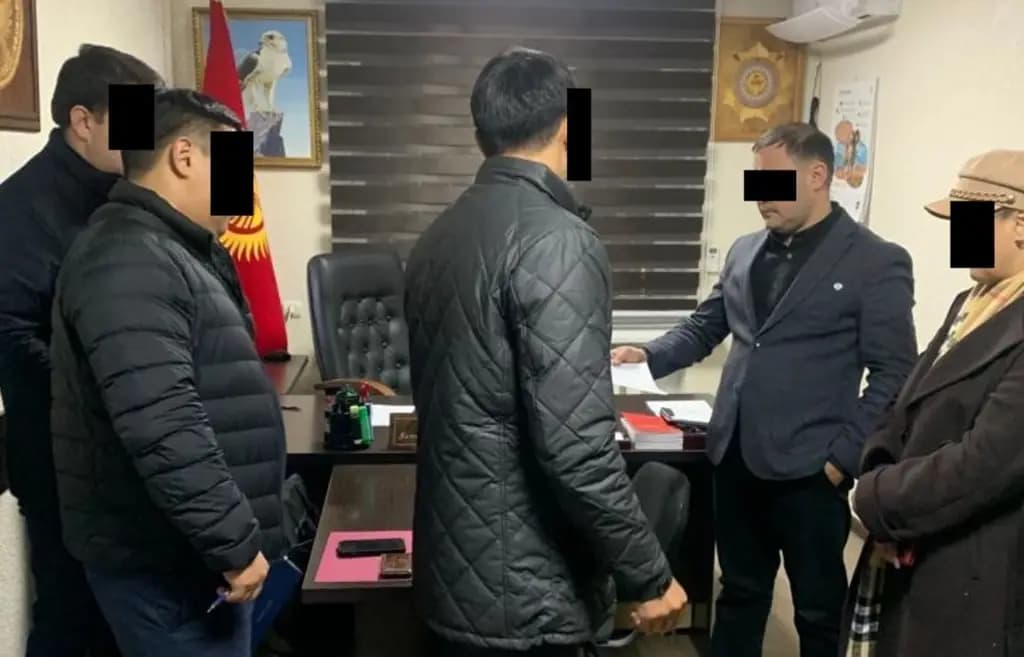 В Бишкеке за вымогательство задержан зампрокурора Октябрьского района