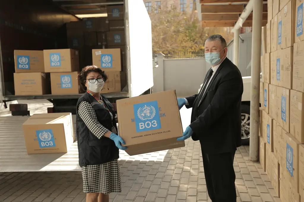 ВОЗ передала Кыргызстану более 1.5 млн медицинских масок
