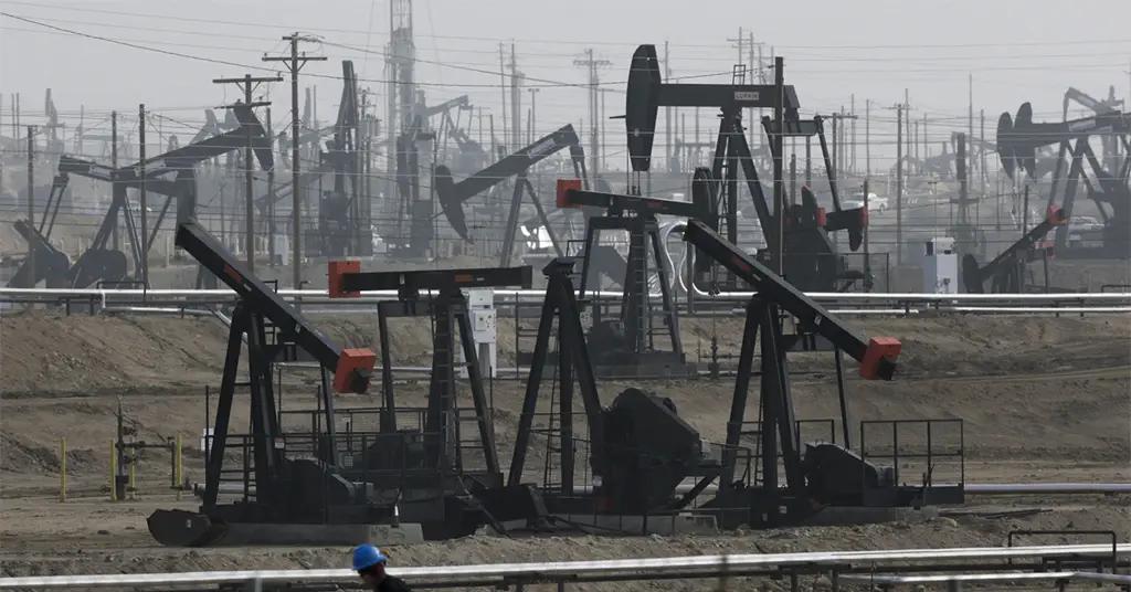 Экспорт нефти из Ирана превысил досанкционный уровень в 2 раза