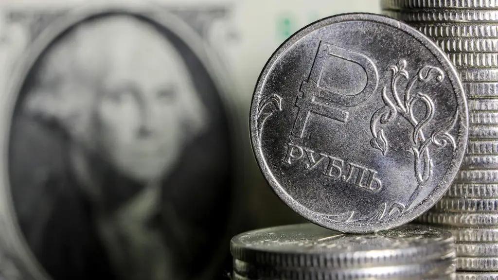 Сом просел к рублю на 1.5%. Курс НБ КР