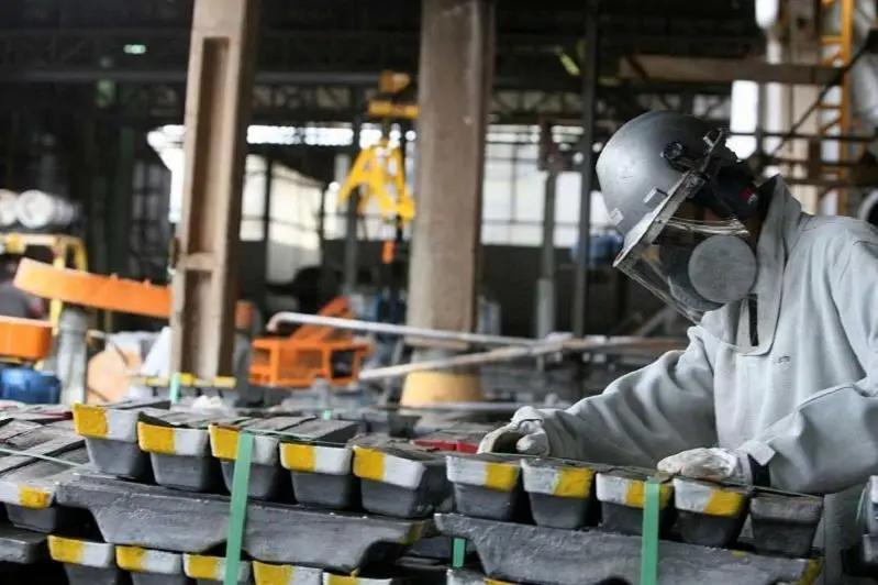 В КР производство промпродукции в реальном выражении снизилось на 13%