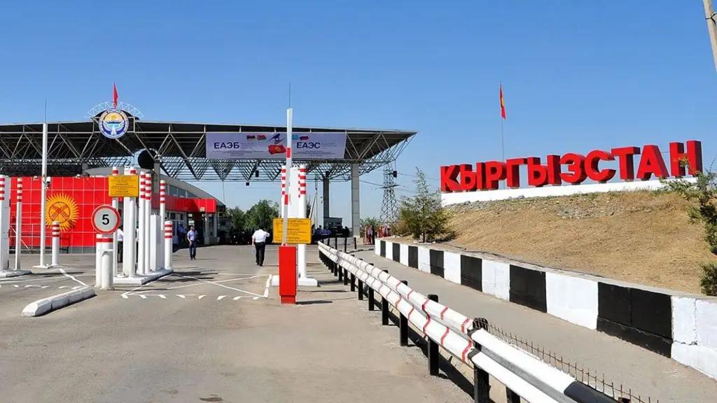 Кыргызстан временно закрывает границы