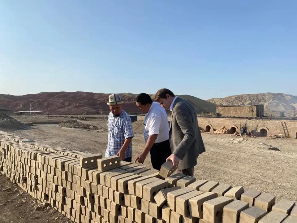 В Оше достраивают крупную швейную фабрику