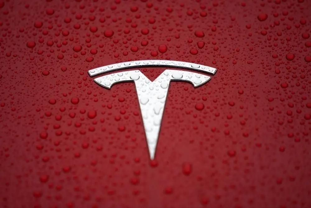 Tesla придется отозвать 158 тысяч автомобилей