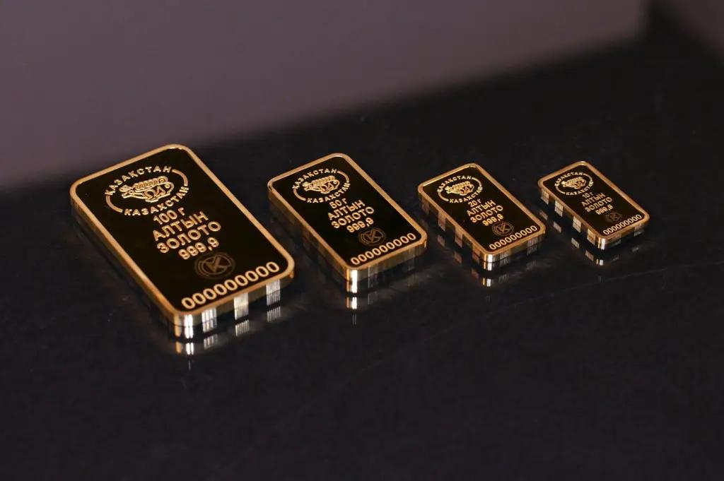В августе Казахстан продал более 2 тысяч 300 золотых слитков