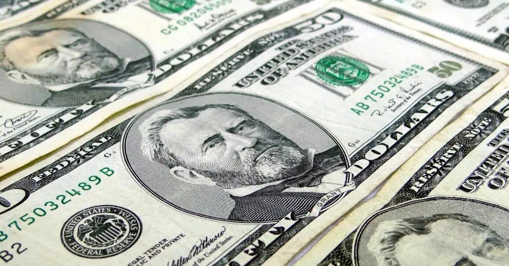 Нацбанк скупил на рынке рекордный за 2 месяца объем долларов