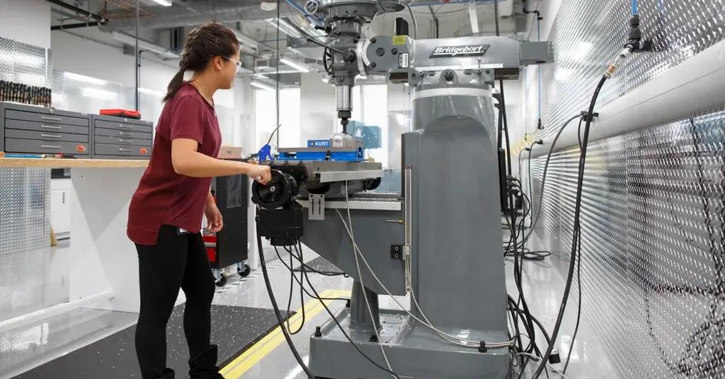 Новая лаборатория Facebook занимает площадь с половину футбольного поля