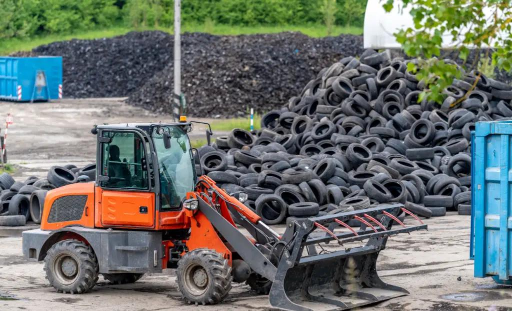 Старые шины стали дороже: как изменилась торговля в КР  б/у шинами?
