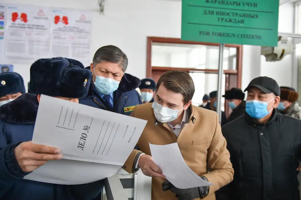 Артем Новиков указал на недостатки на КПП «Иркештам»