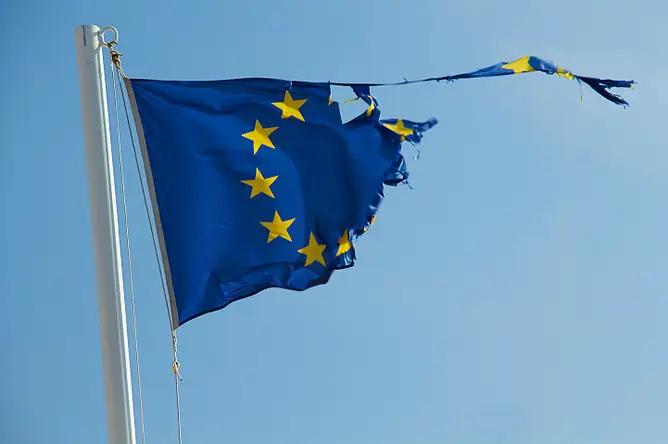 Европа погрязла в долгах – Bloomberg