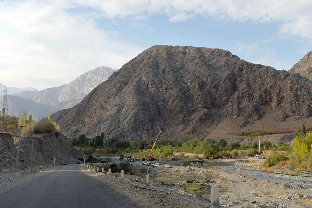 Баткену выделят льготные кредиты на восстановление производства