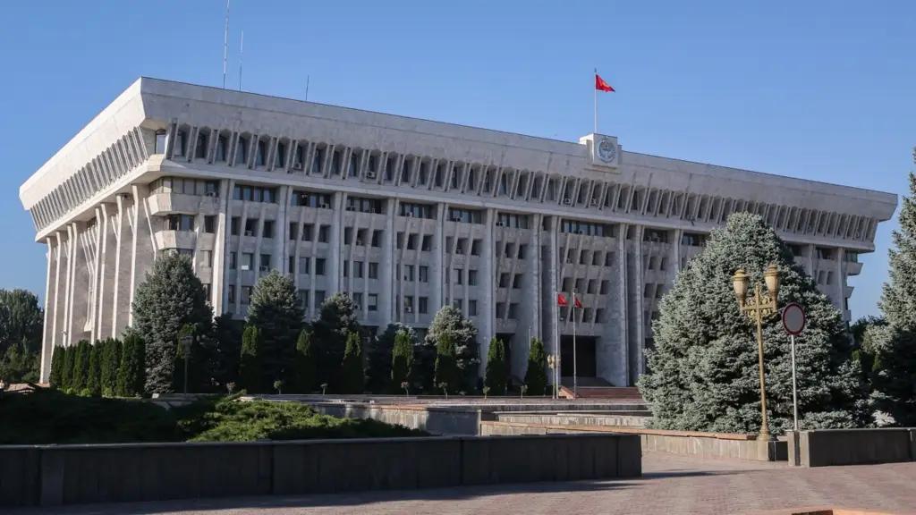 Депутат считает, что в Кыргызстане народ стал жить лучше