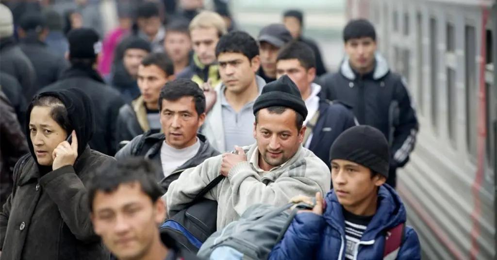 Министр экономики: поток денежных переводов от мигрантов сопоставим с 75% госбюджета КР