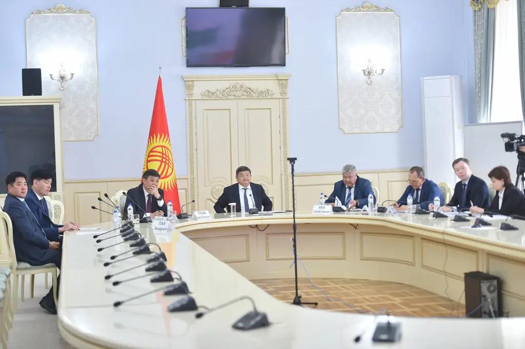 Кабмин обсудил с инвесторами из КНР строительство солнечной станции