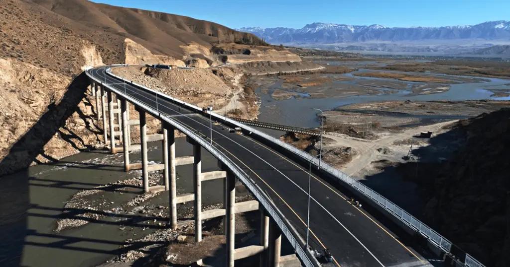 Акылбек Жапаров проверил строительство новой дороги Север-Юг