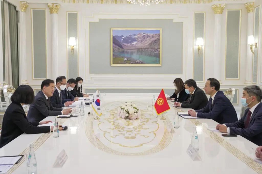 Экспорт продукции из Кыргызстана в Корею обсудили главы МИД двух стран