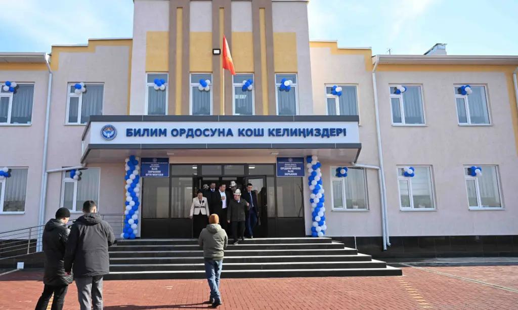 За 2.5 года по Кыргызстану было построено около 200 новых школ