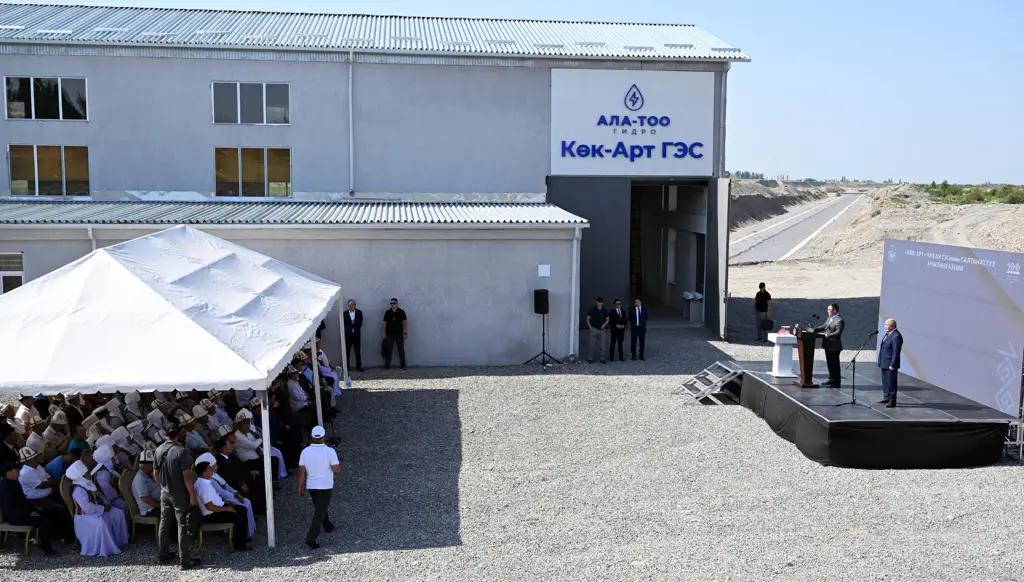 Садыр Жапаров открыл малую ГЭС «Кок-Арт» в Джалал-Абадской области