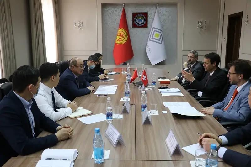 Глава НБ КР встретился с делегатом Швейцарии по экономическим и торговым вопросам