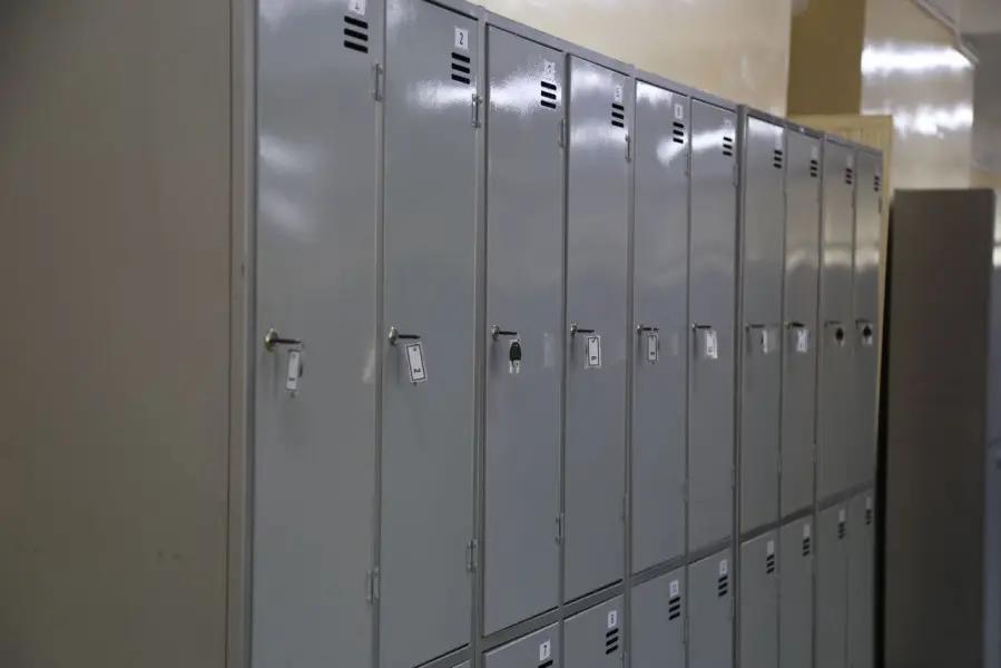 В гимназии № 70 появились шкафы для хранения личных вещей учеников