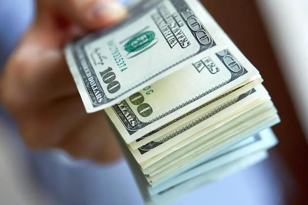 НБ КР вновь вышел на валютный рынок, на этот раз продав доллары