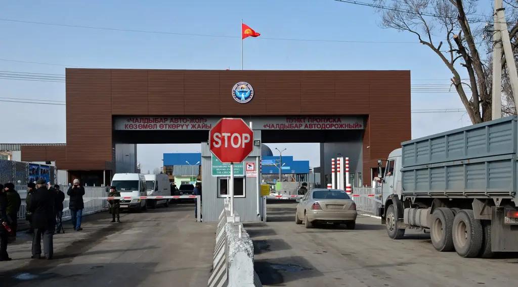 Пограничники КПП «Ак-жол-автодорожный» пресекли незаконный провоз ГСМ