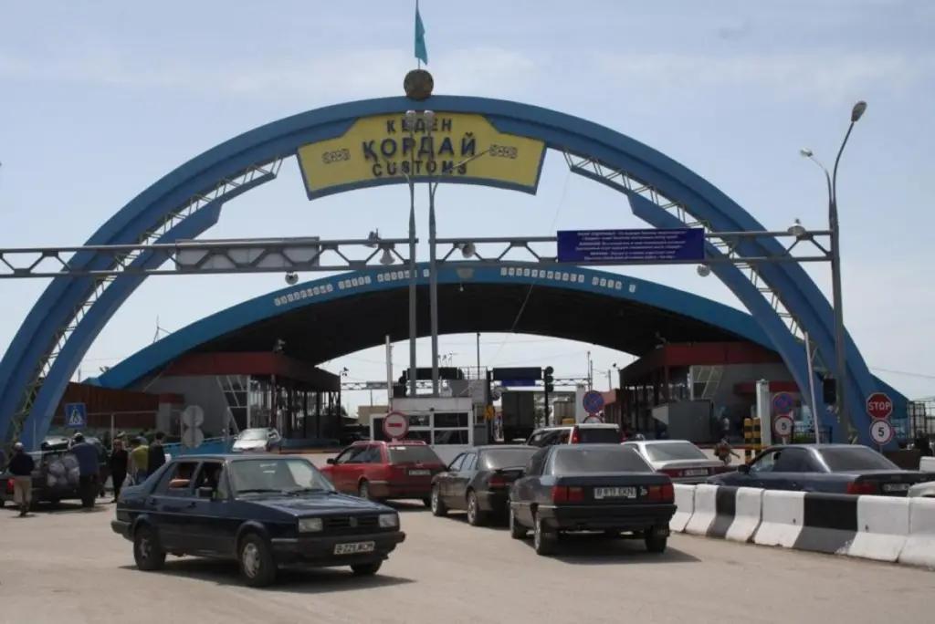 С 20 февраля пункты пропуска на кыргызско-казахской границе закроются