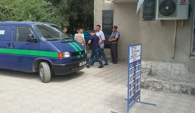 В Бишкеке произошло вооруженное нападение на филиал банка "ЭкоИсламикбанк"