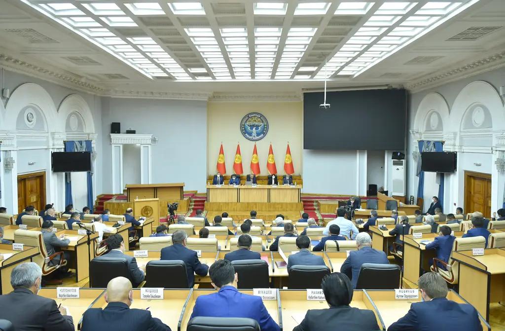 Кубатбек Боронов обозначил 11 приоритетов работы правительства