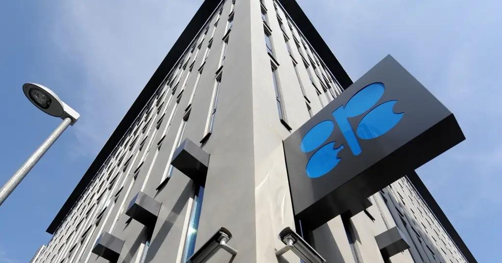 ОПЕК спустя 8 лет договорилась о сокращении добычи нефти