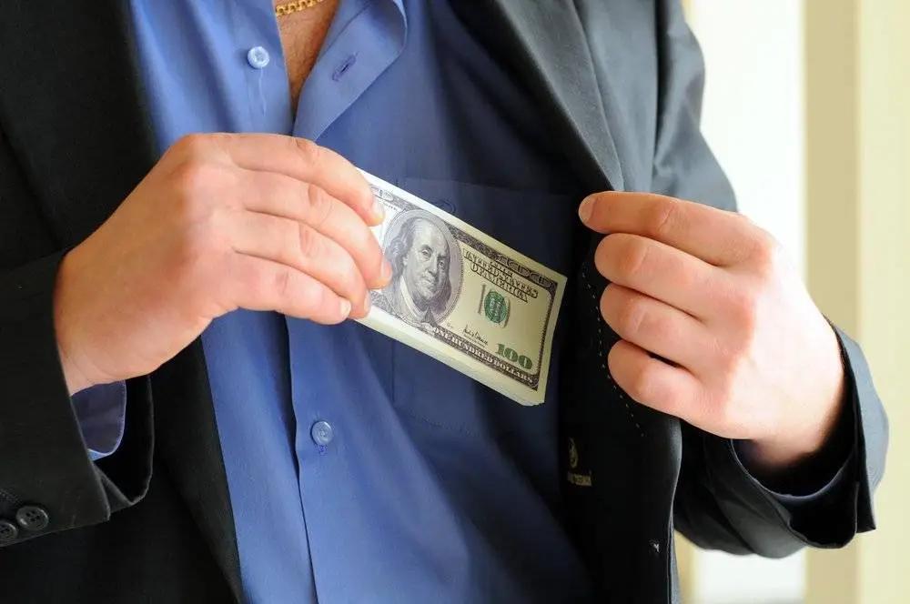 В КР китайского инвестора обманули на $100 тысяч