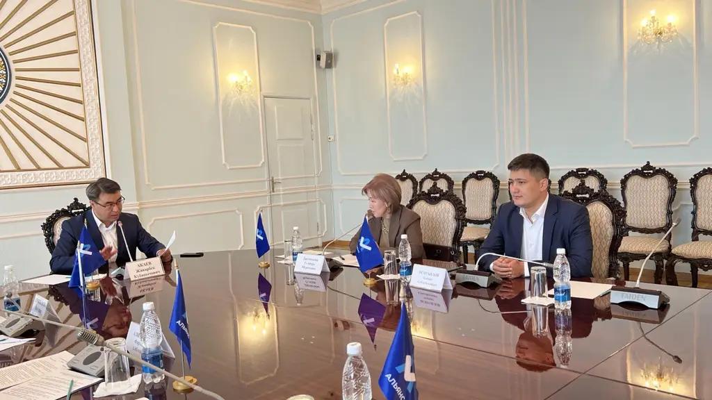 Депутаты ЖК порекомендовали снизить страховые взносы до 4%