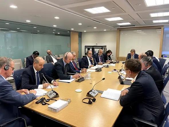 Глава НБ КР встретился с представителями Всемирного банка и МВФ