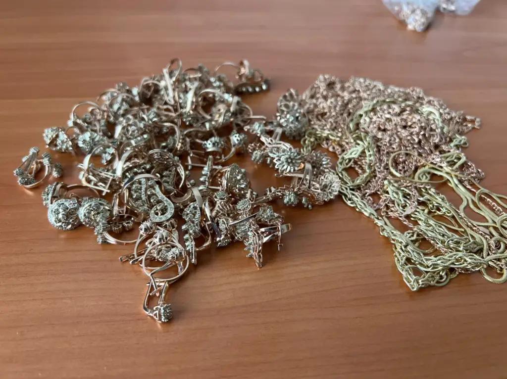 Выявлена контрабанда ювелирных изделий более чем на 17 млн сомов