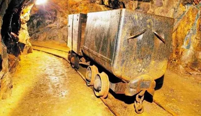 В 2015 году за счет уплаты бонусов горнодобывающей отраслью в бюджет КР поступило 2 млрд сомов