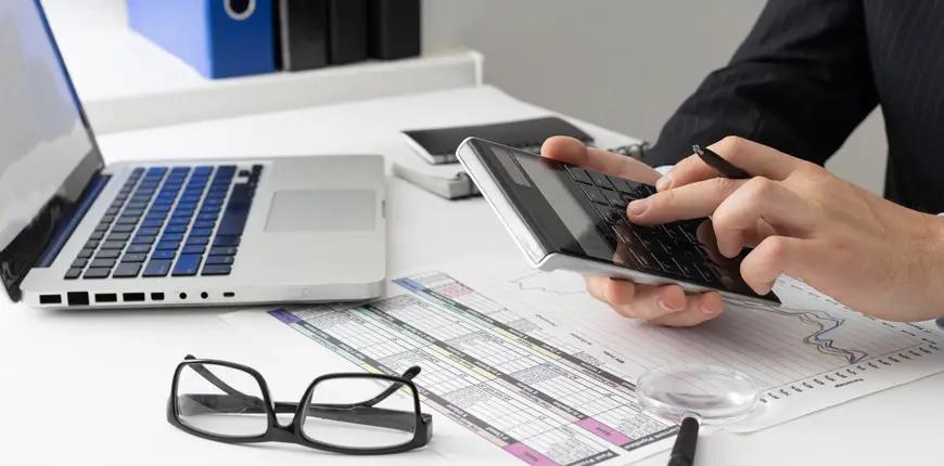 Нужно сдать налоговую декларацию! Сколько будут стоить услуги бухгалтера?