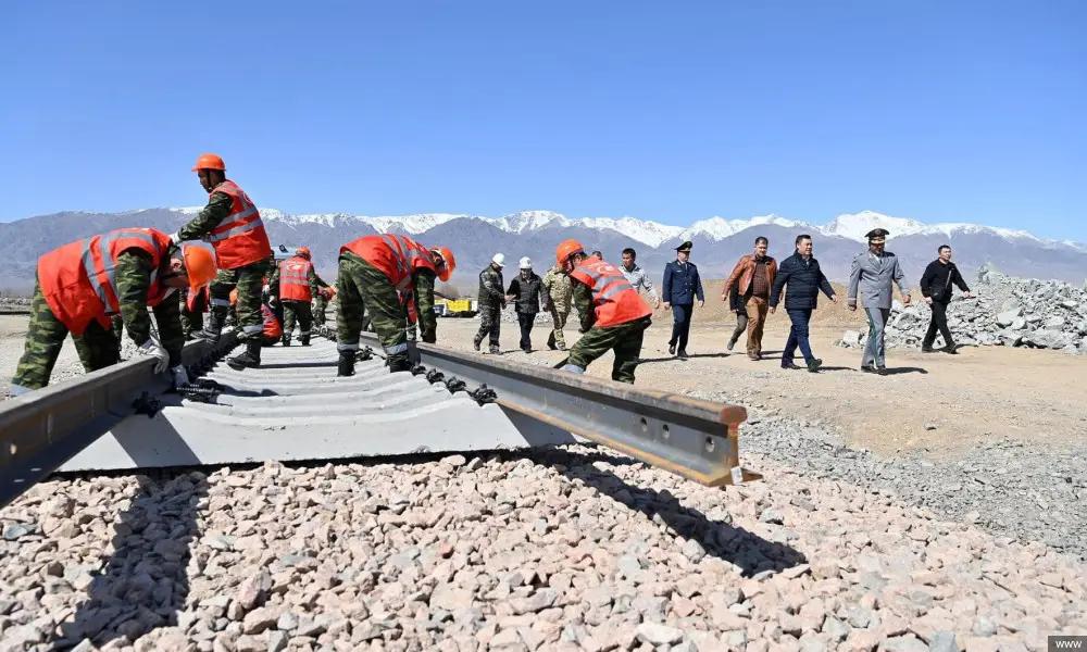 Впервые за 30 лет в КР начали строить железную дорогу