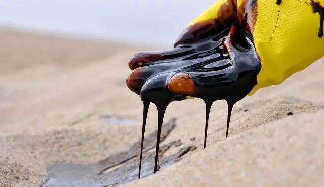 Игнорируя коррекцию нефти, рубль готовится к налоговому периоду