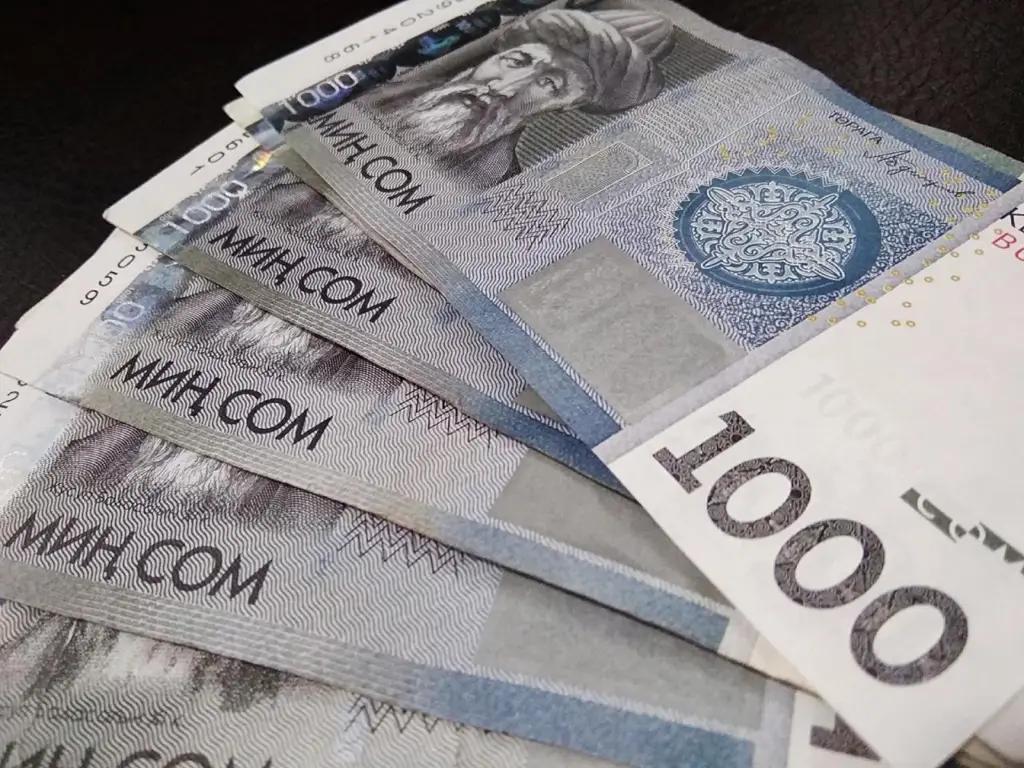 Для выплаты компенсаций медикам в апреле было переведено 105.4 млн сомов