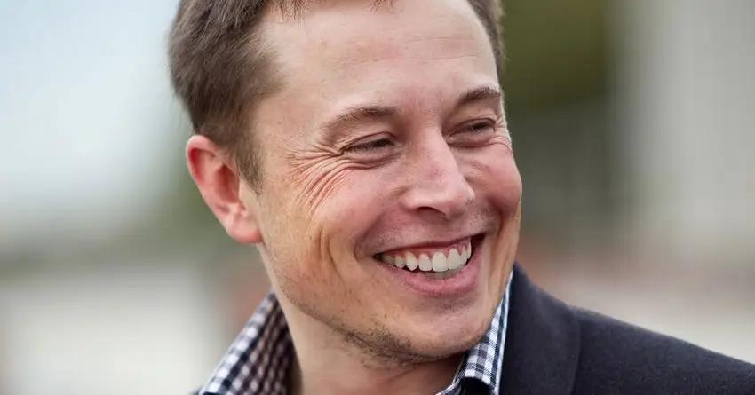 Абрамович пригласил Илона Маска посетить экономический форум в Петербурге