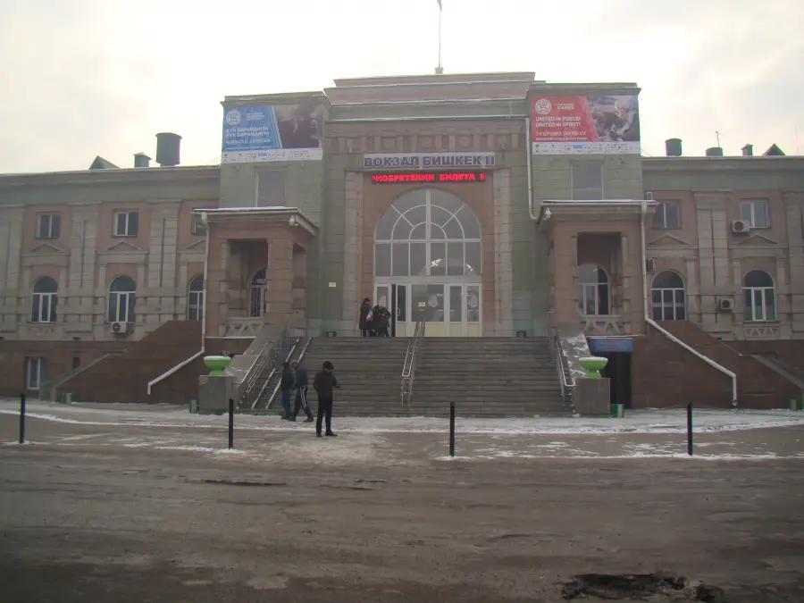 Кабмин передал «Кыргыз темир жолу» спецтехники на 196 млн сомов